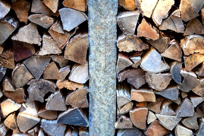 Как определить, достаточно ли сухие дрова?